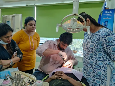 Dr Hitesh Nagrath teaching general dentists (12)