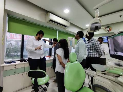 Dr Hitesh Nagrath teaching general dentists (2)